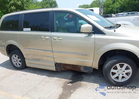 2011 Chrysler Town & Country Touring from USA, damaged, VIN 2A4RR5DG5BR615308